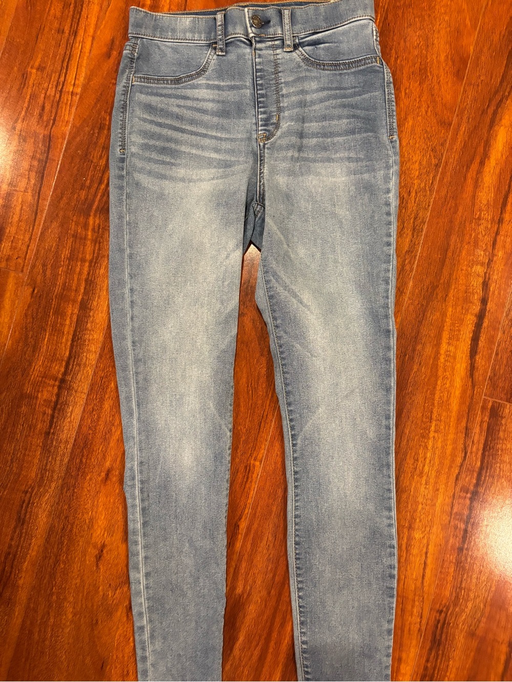 Women's Light Wash Skinny Jeans - Classic Blue